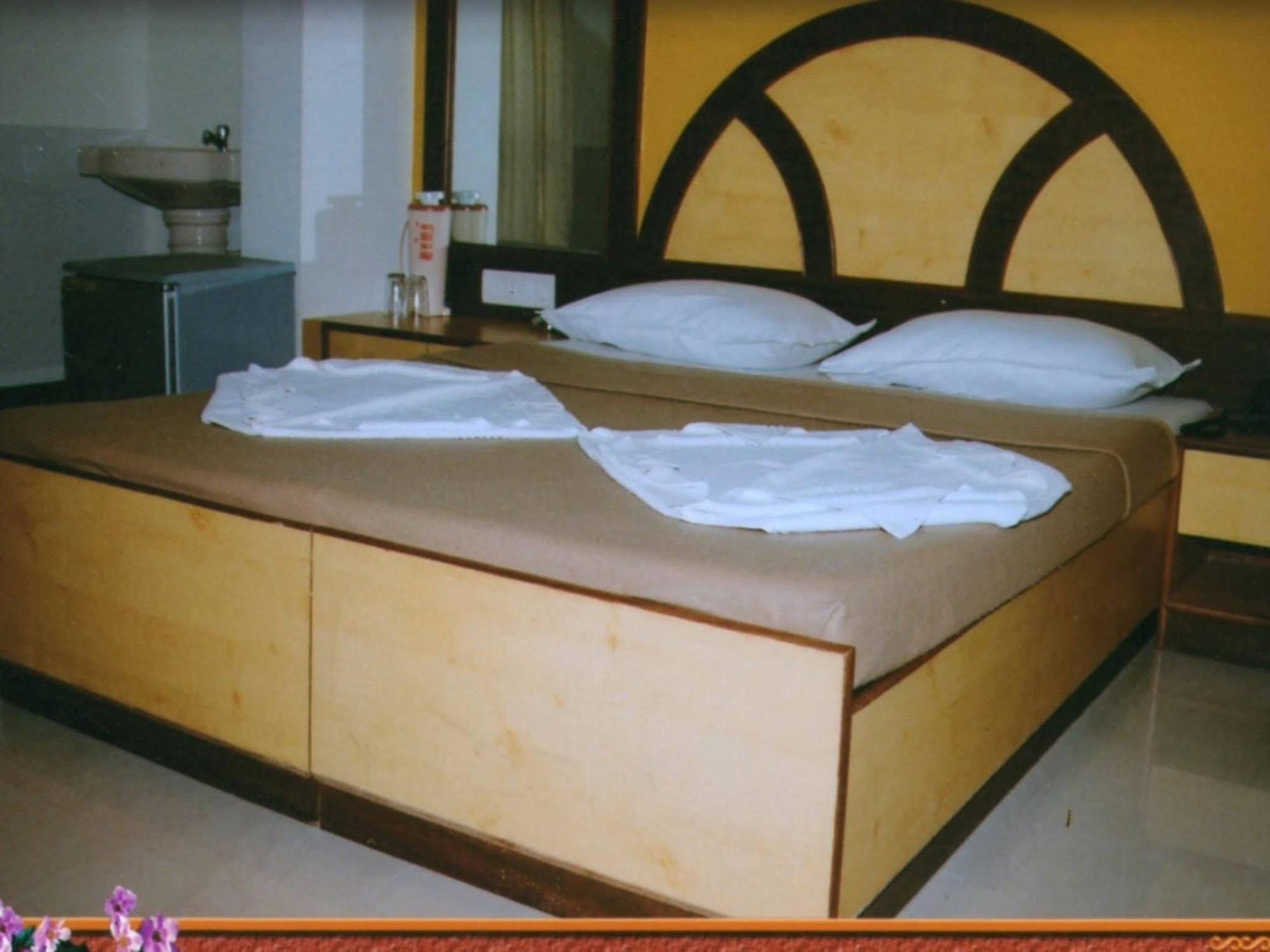 Oyo Hotel Ganga Sagar Near Sri Someshwara Swami Temple Bangalore Luaran gambar